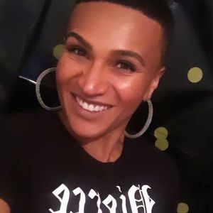 Meet your Posher, Demi